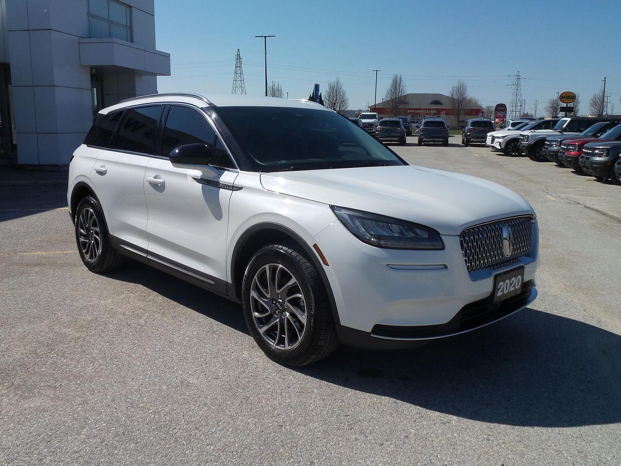 2020 Lincoln Corsair AWD, LOCAL TRADE, NAVIGATION, HEATED SEATS/WHEEL! Photo