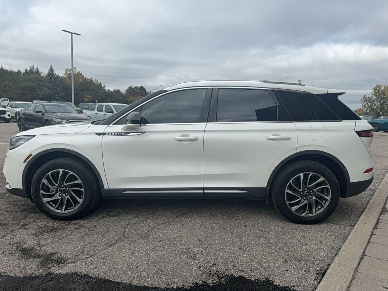 2020 Lincoln Corsair AWD, LOCAL TRADE, NAVIGATION, HEATED SEATS/WHEEL! Photo3