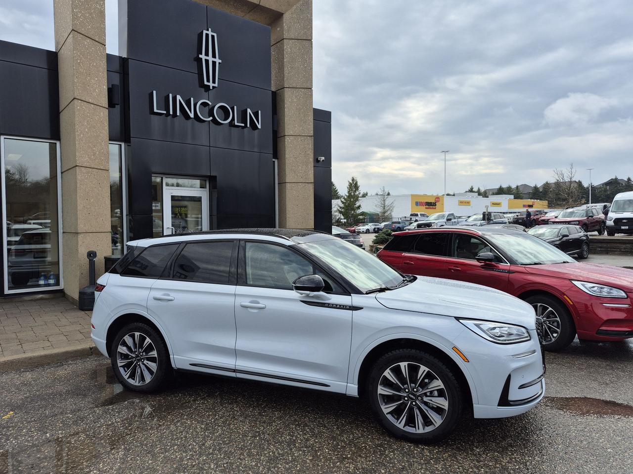 2025 Lincoln Corsair LOCAL TRADE! WINTER TIRES ON LINCOLN RIMS INCLUDED Photo0