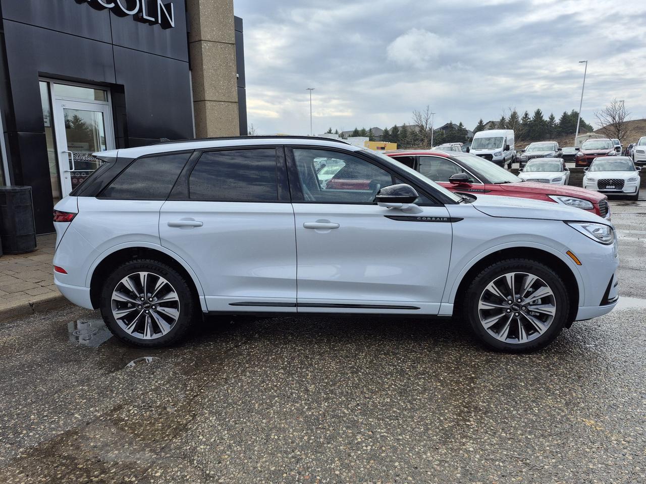 2025 Lincoln Corsair LOCAL TRADE! WINTER TIRES ON LINCOLN RIMS INCLUDED Photo
