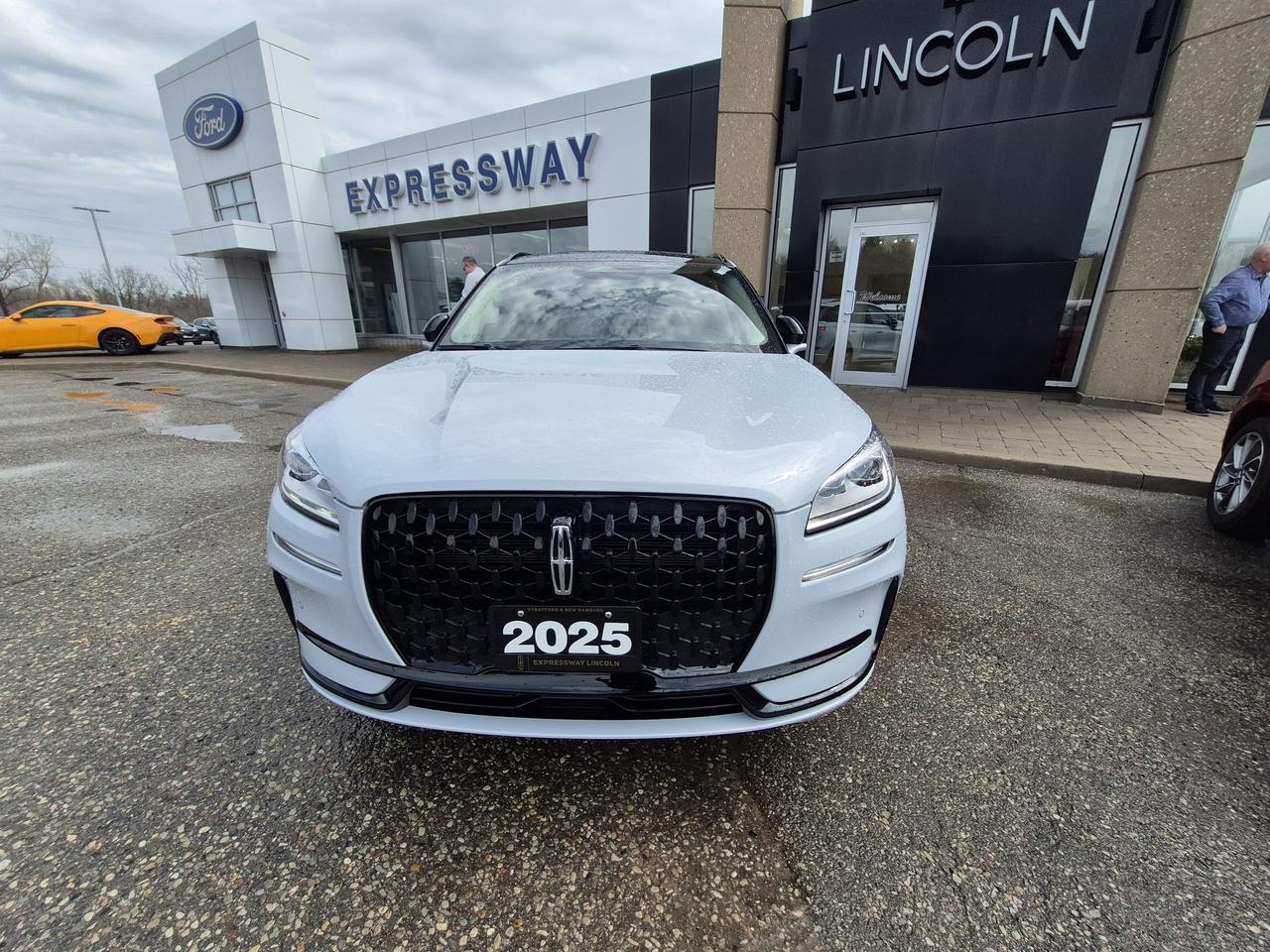 2025 Lincoln Corsair LOCAL TRADE! WINTER TIRES ON LINCOLN RIMS INCLUDED Photo