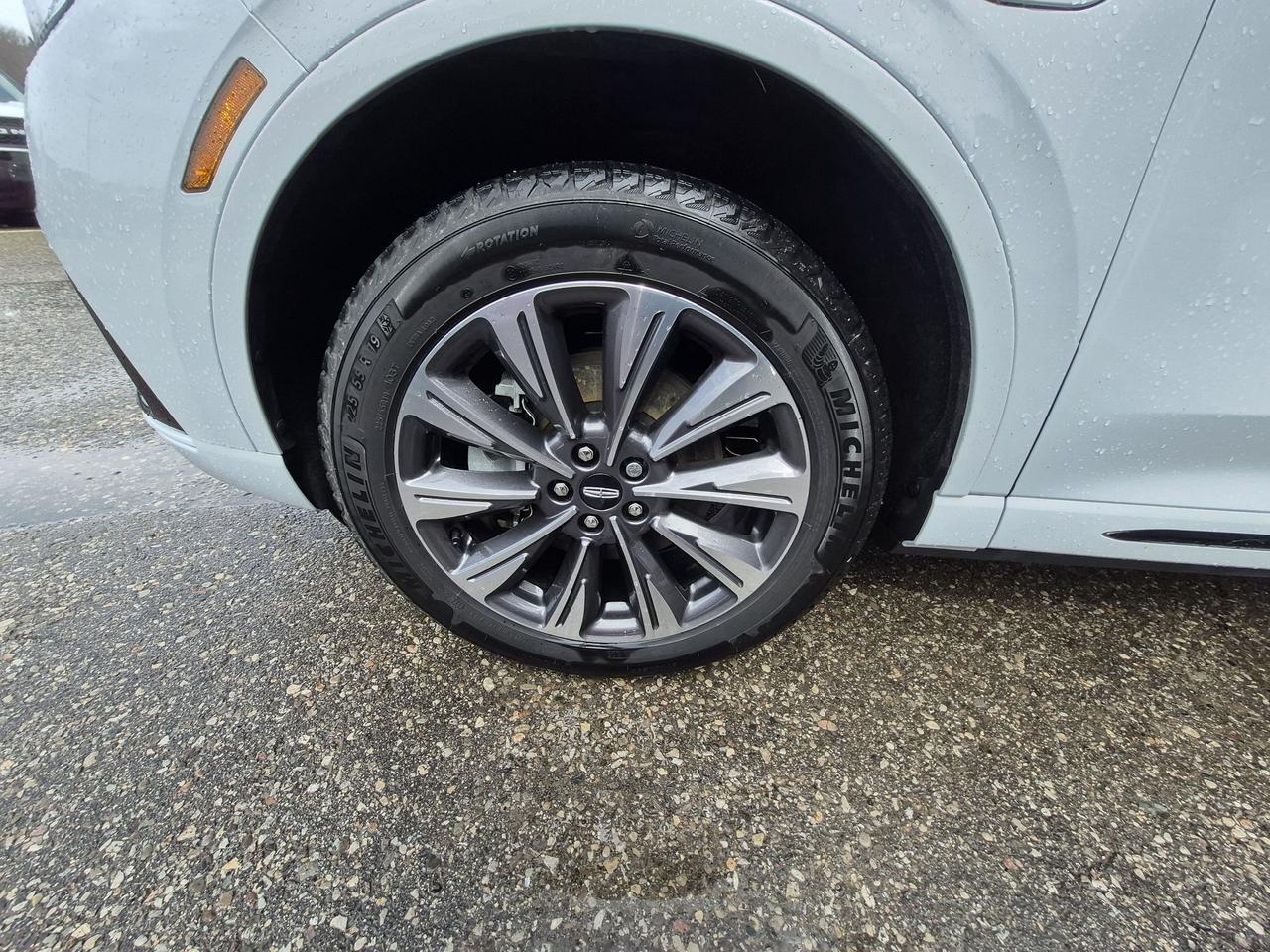 2025 Lincoln Corsair LOCAL TRADE! WINTER TIRES ON LINCOLN RIMS INCLUDED Photo