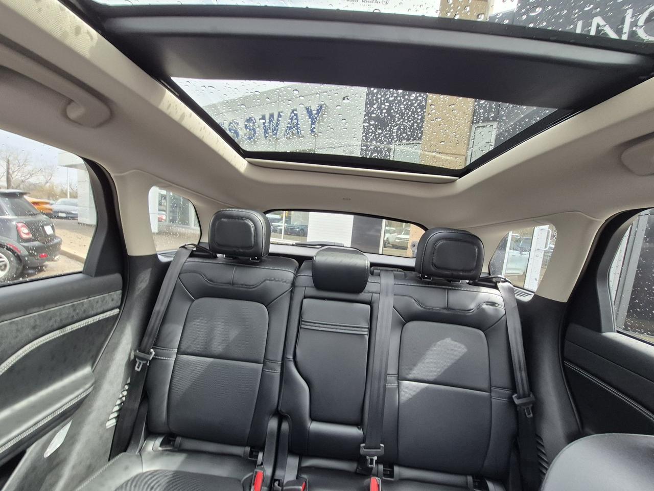 2025 Lincoln Corsair LOCAL TRADE! WINTER TIRES ON LINCOLN RIMS INCLUDED Photo