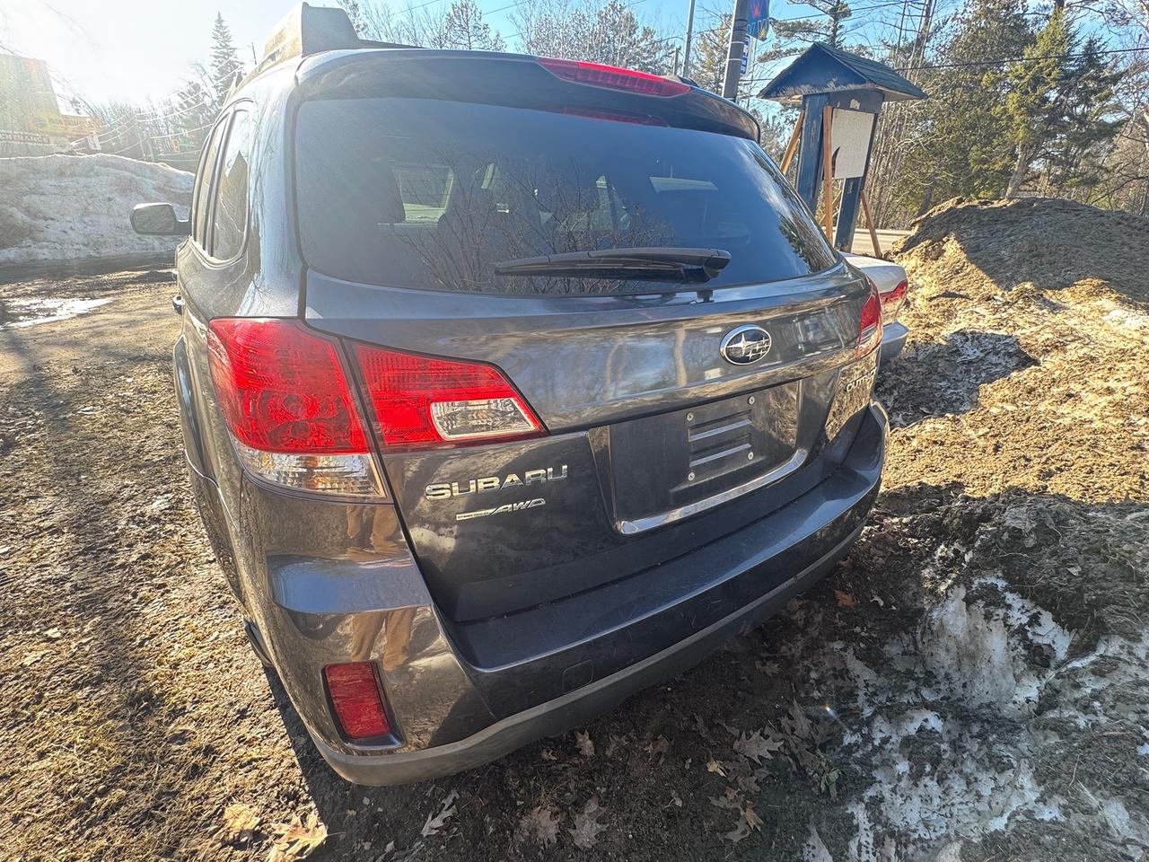 2012 Subaru Outback 2.5i Touring Photo2
