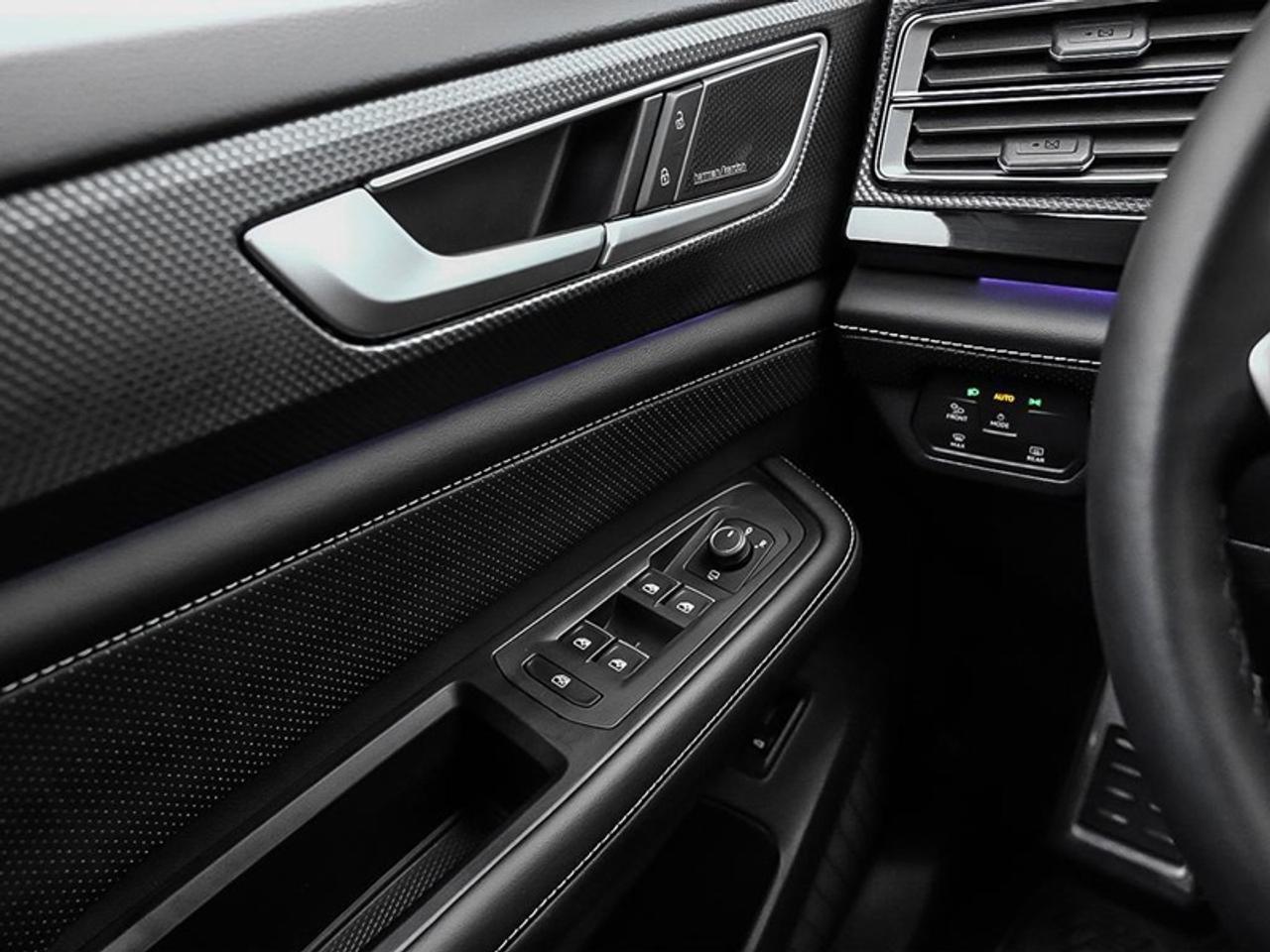 2026 Volkswagen Atlas Cross Sport Execline  - Massaging Seats Photo
