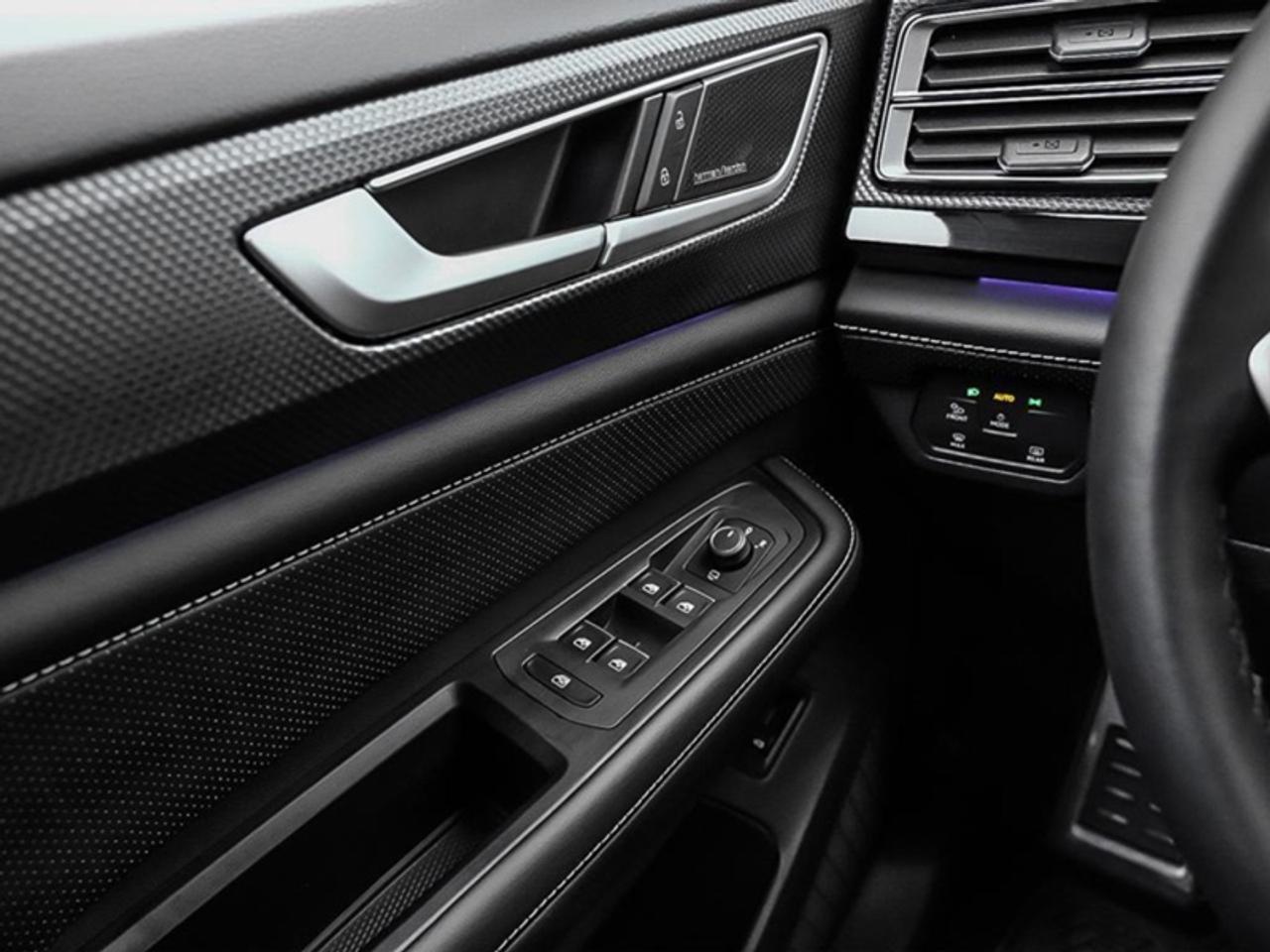 2026 Volkswagen Atlas Cross Sport Execline  - Massaging Seats Photo