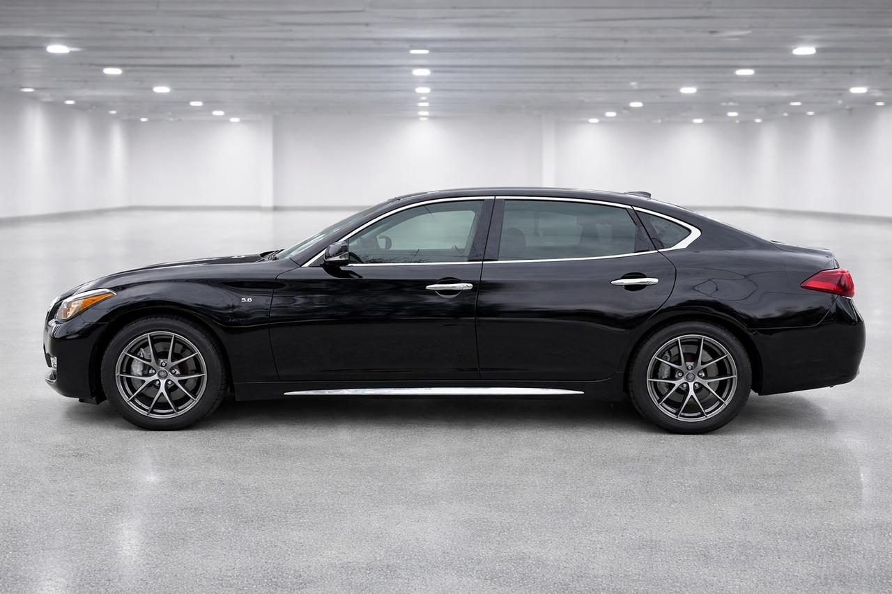 2016 Infiniti Q70 Premium Photo