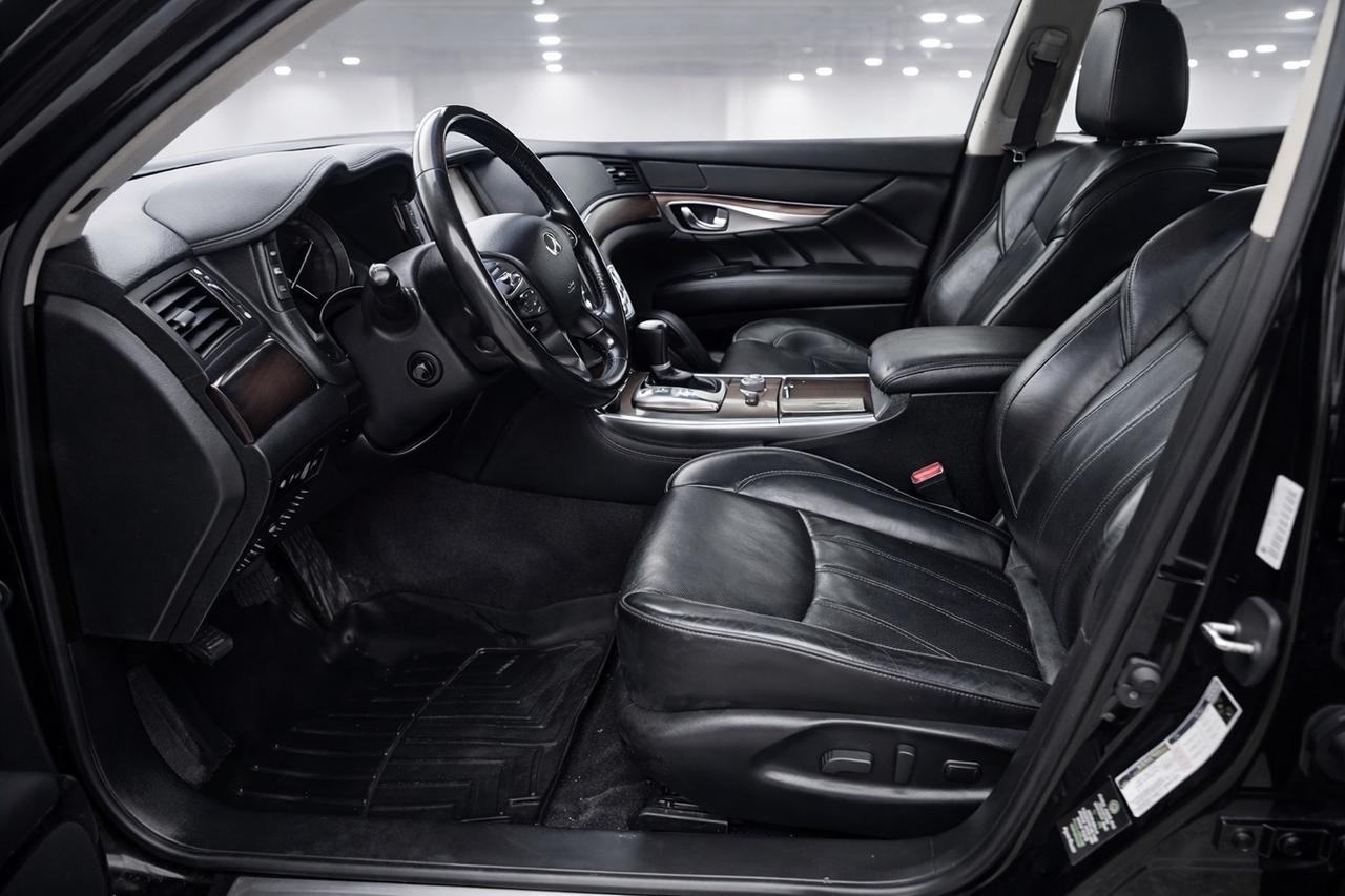 2016 Infiniti Q70 Premium Photo
