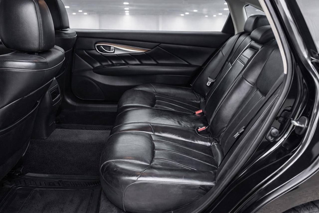2016 Infiniti Q70 Premium Photo