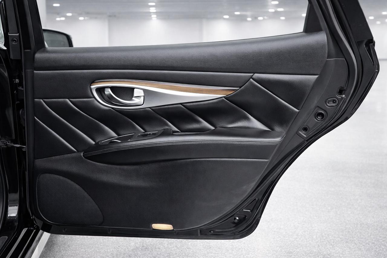 2016 Infiniti Q70 Premium Photo