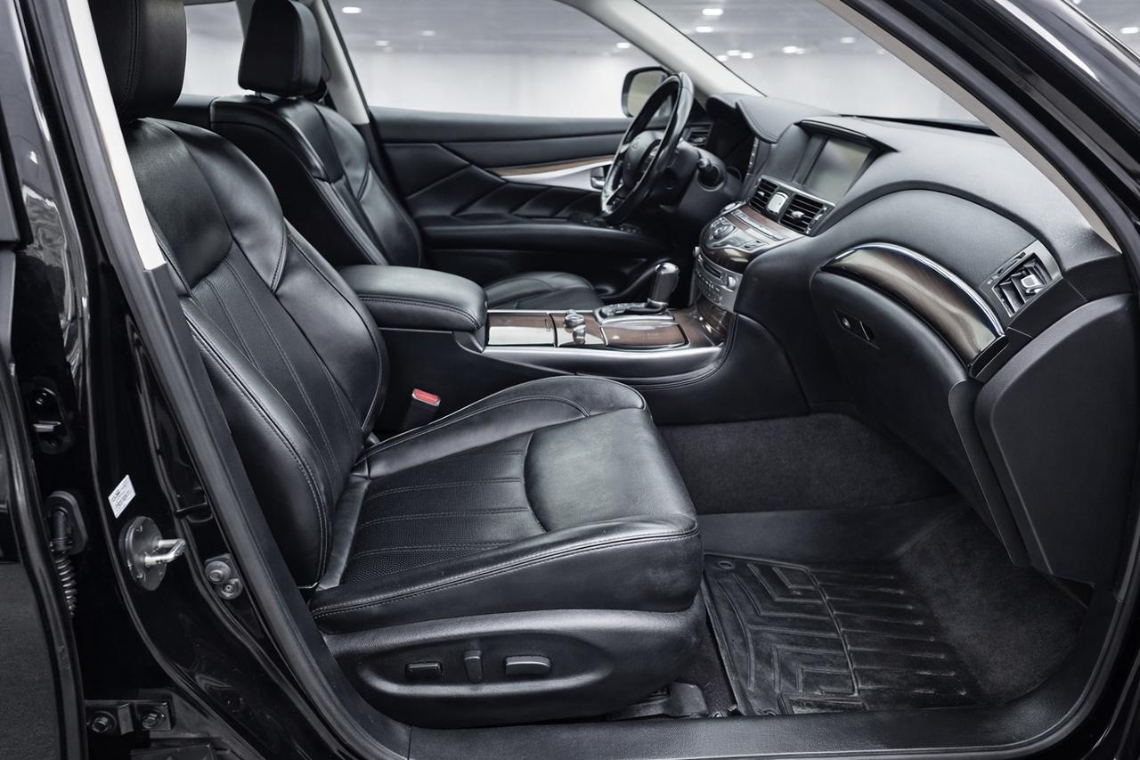 2016 Infiniti Q70 Premium Photo