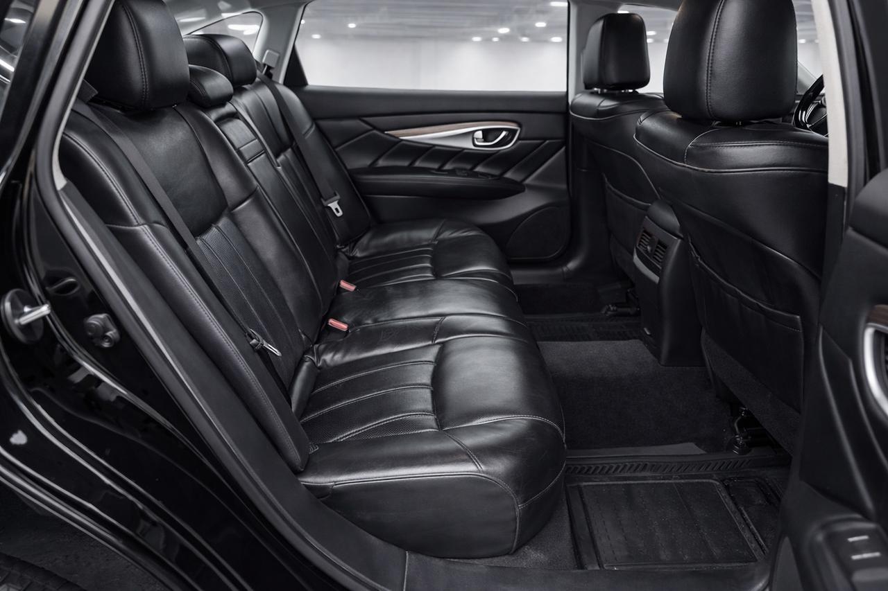 2016 Infiniti Q70 Premium Photo