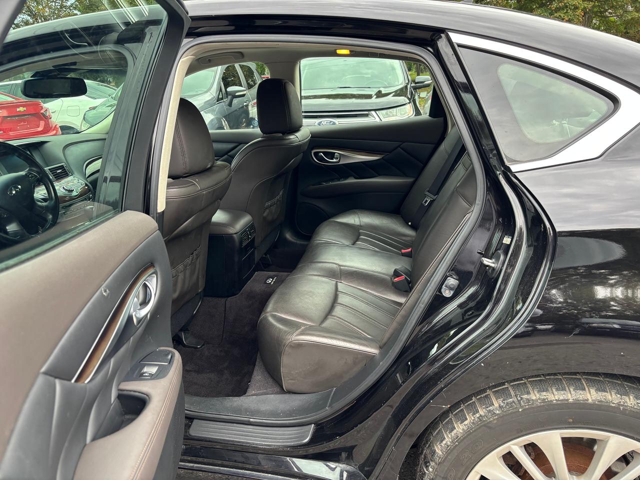 2012 Infiniti M37x 4dr Sdn AWD Photo