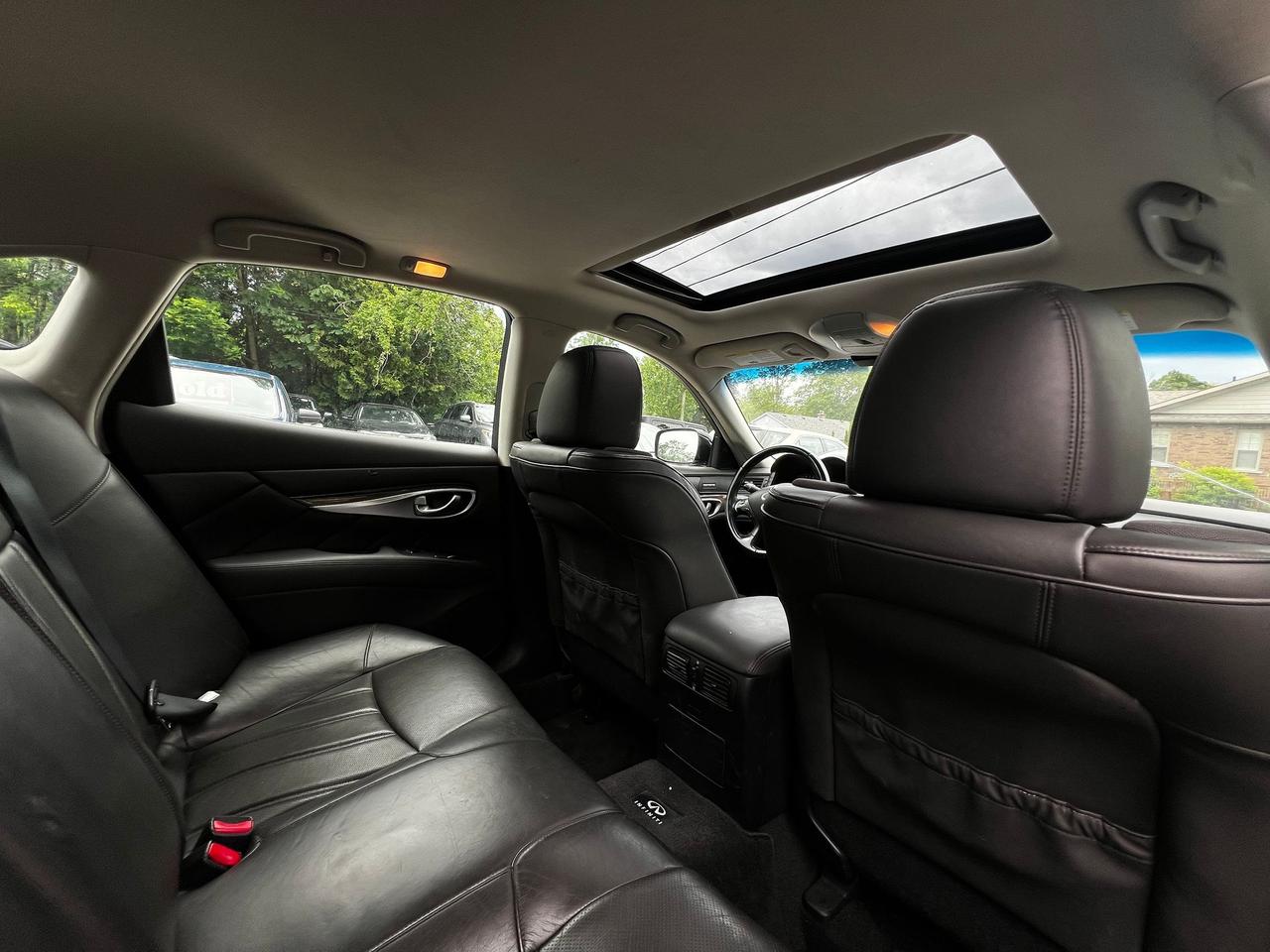 2012 Infiniti M37x 4dr Sdn AWD Photo