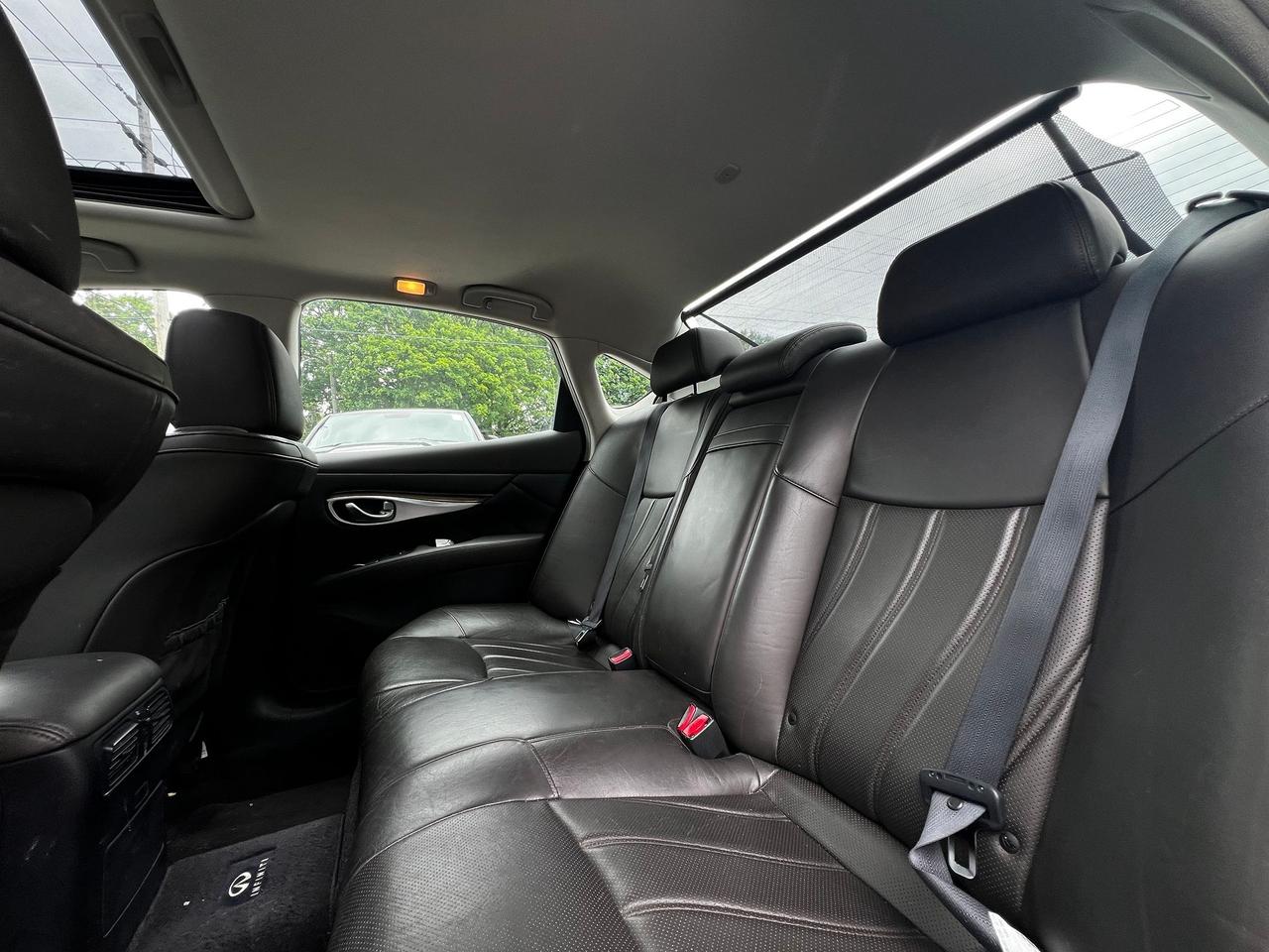2012 Infiniti M37x 4dr Sdn AWD Photo