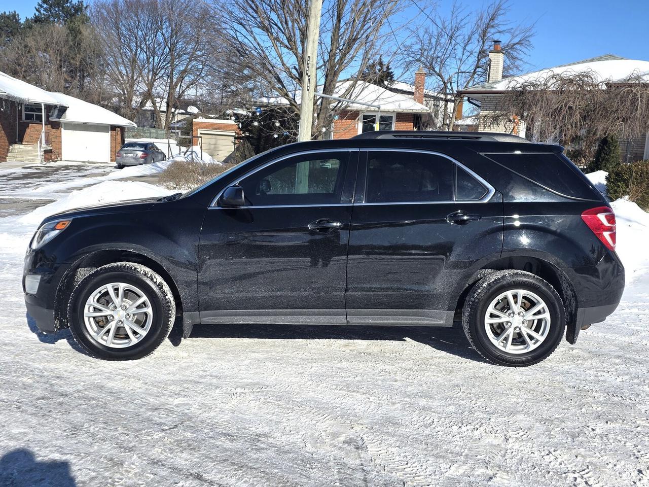 2017 Chevrolet Equinox LT Photo3