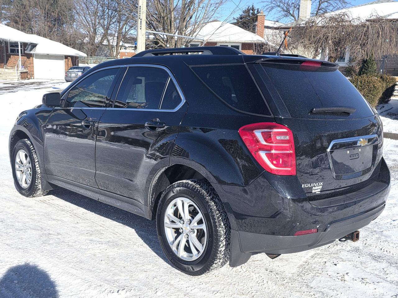 2017 Chevrolet Equinox LT Photo4