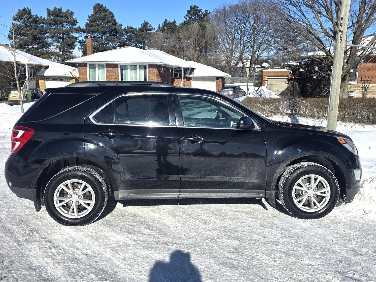 2017 Chevrolet Equinox LT Photo