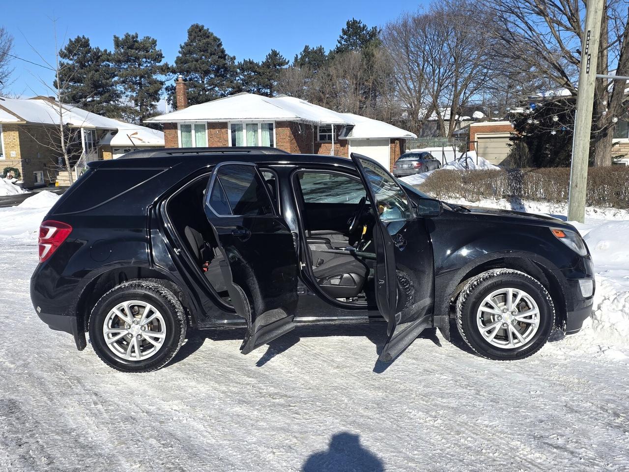 2017 Chevrolet Equinox LT Photo