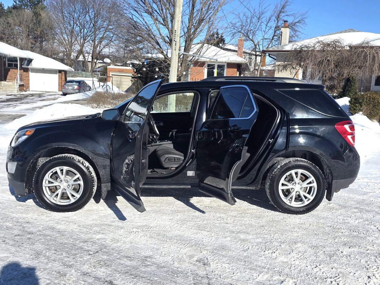 2017 Chevrolet Equinox LT Photo