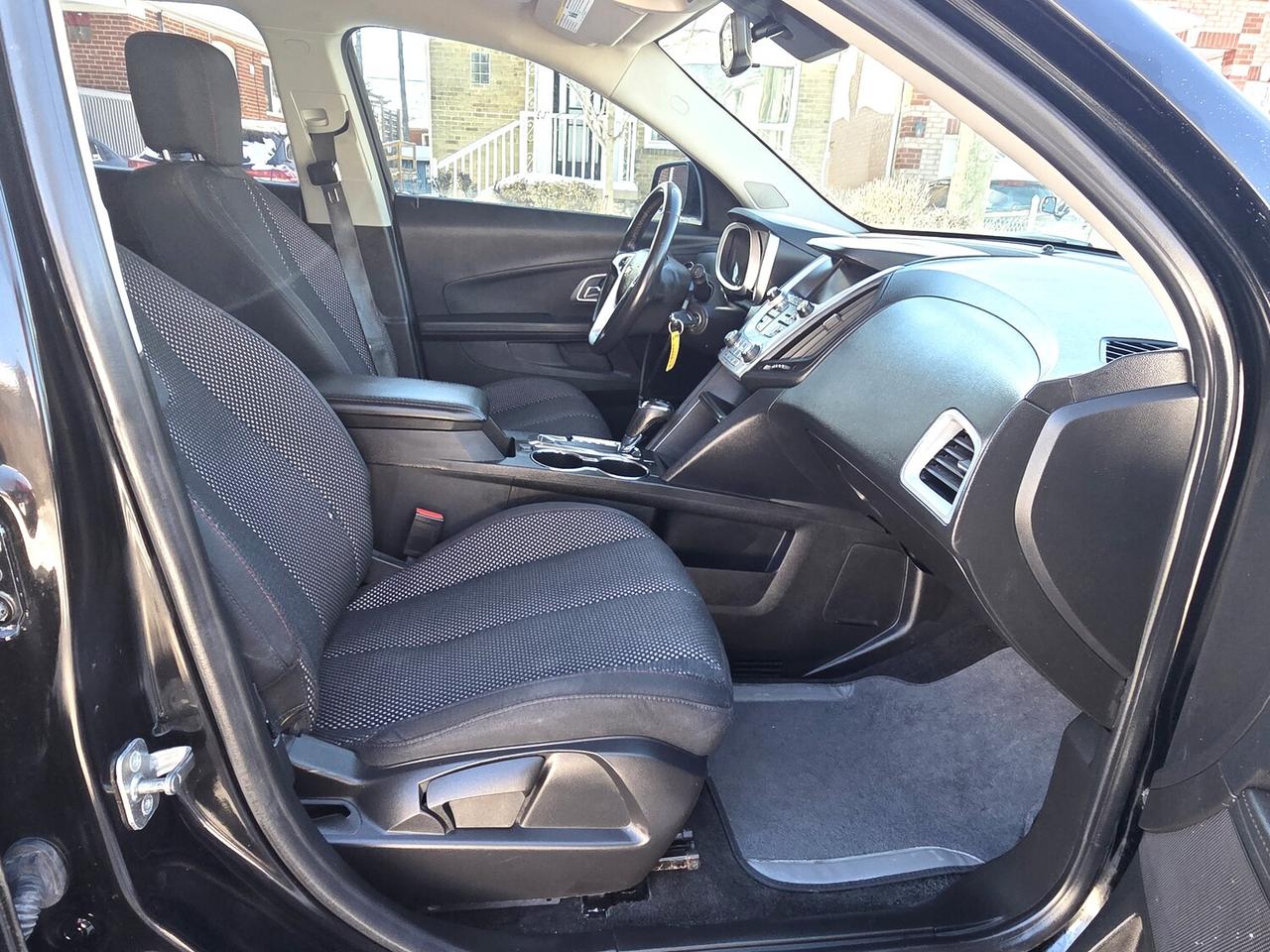 2017 Chevrolet Equinox LT Photo