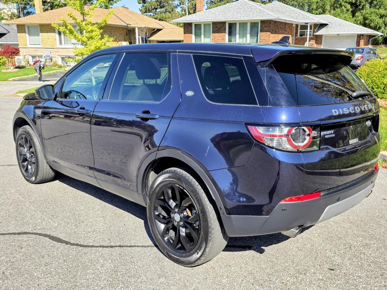 2016 Land Rover Discovery Sport HSE Photo2