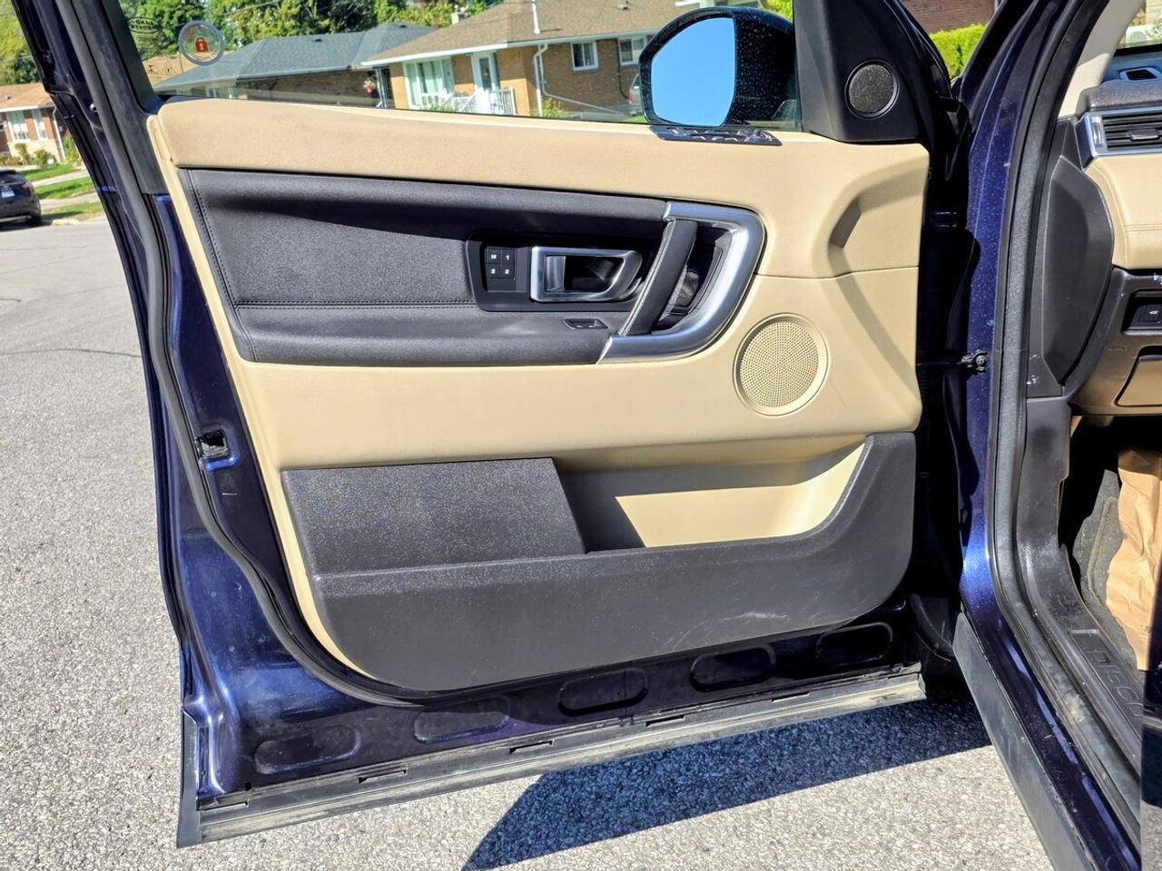 2016 Land Rover Discovery Sport HSE Photo