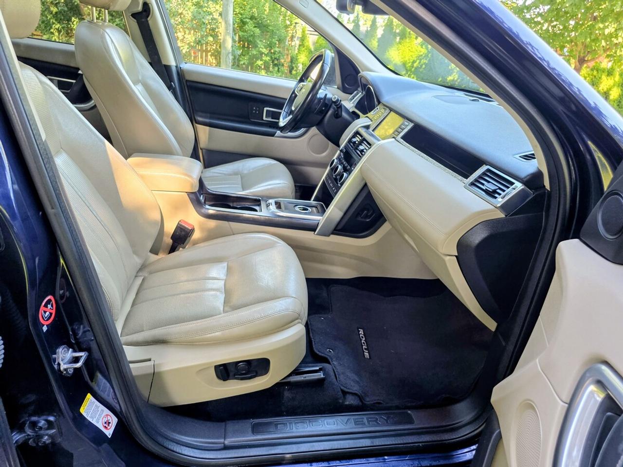 2016 Land Rover Discovery Sport HSE Photo