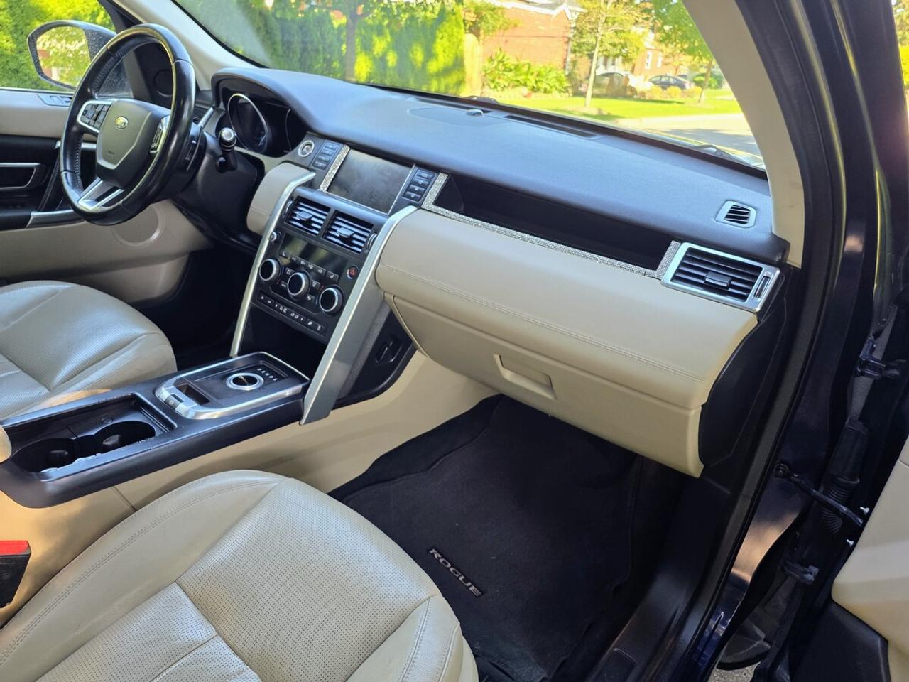 2016 Land Rover Discovery Sport HSE Photo