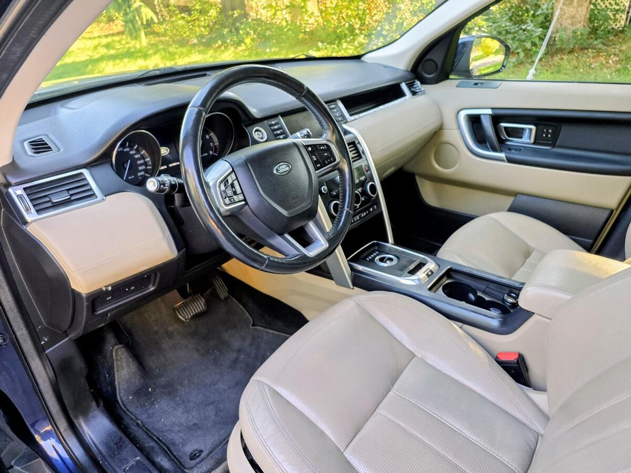 2016 Land Rover Discovery Sport HSE Photo