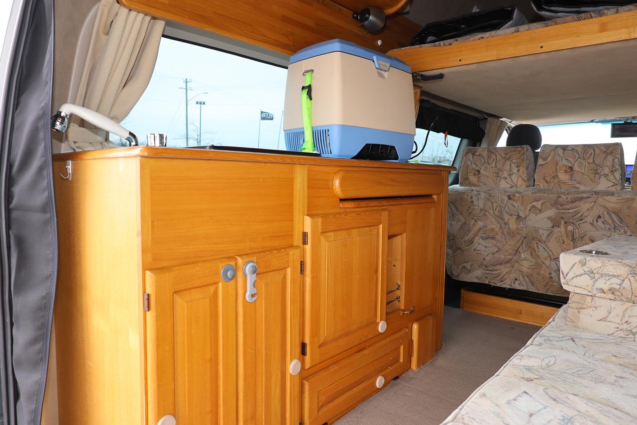 2007 Toyota Hiace 4WD 2.7L - CAMPING VAN|JAPAN IMPORT|RHD Photo