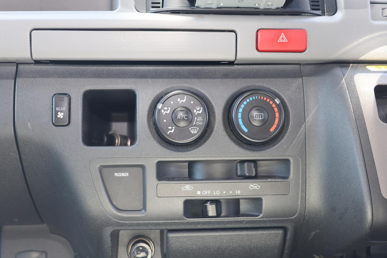 2007 Toyota Hiace 4WD 2.7L - CAMPING VAN|JAPAN IMPORT|RHD Photo