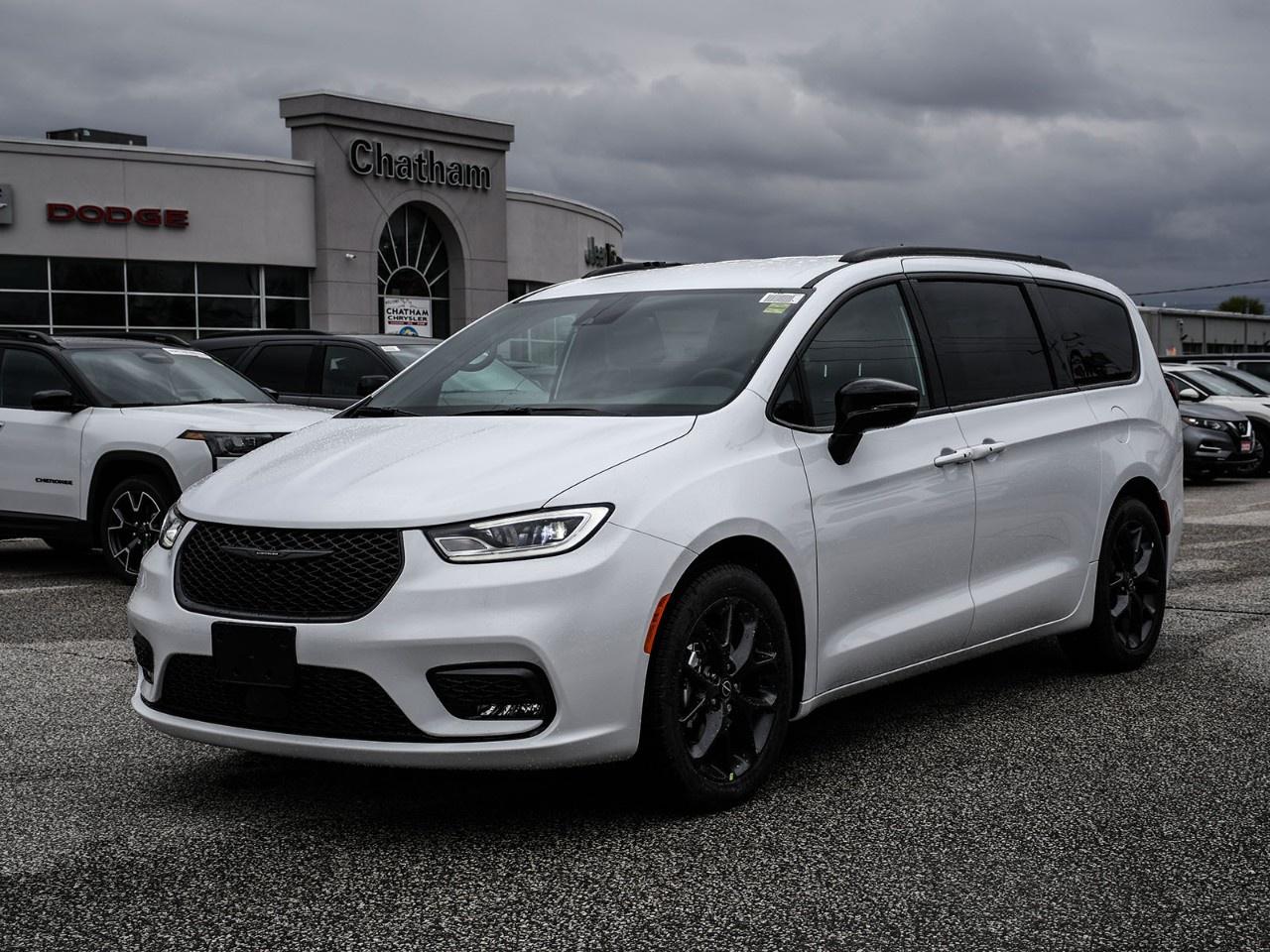 2026 Chrysler Pacifica Select FWD Photo0
