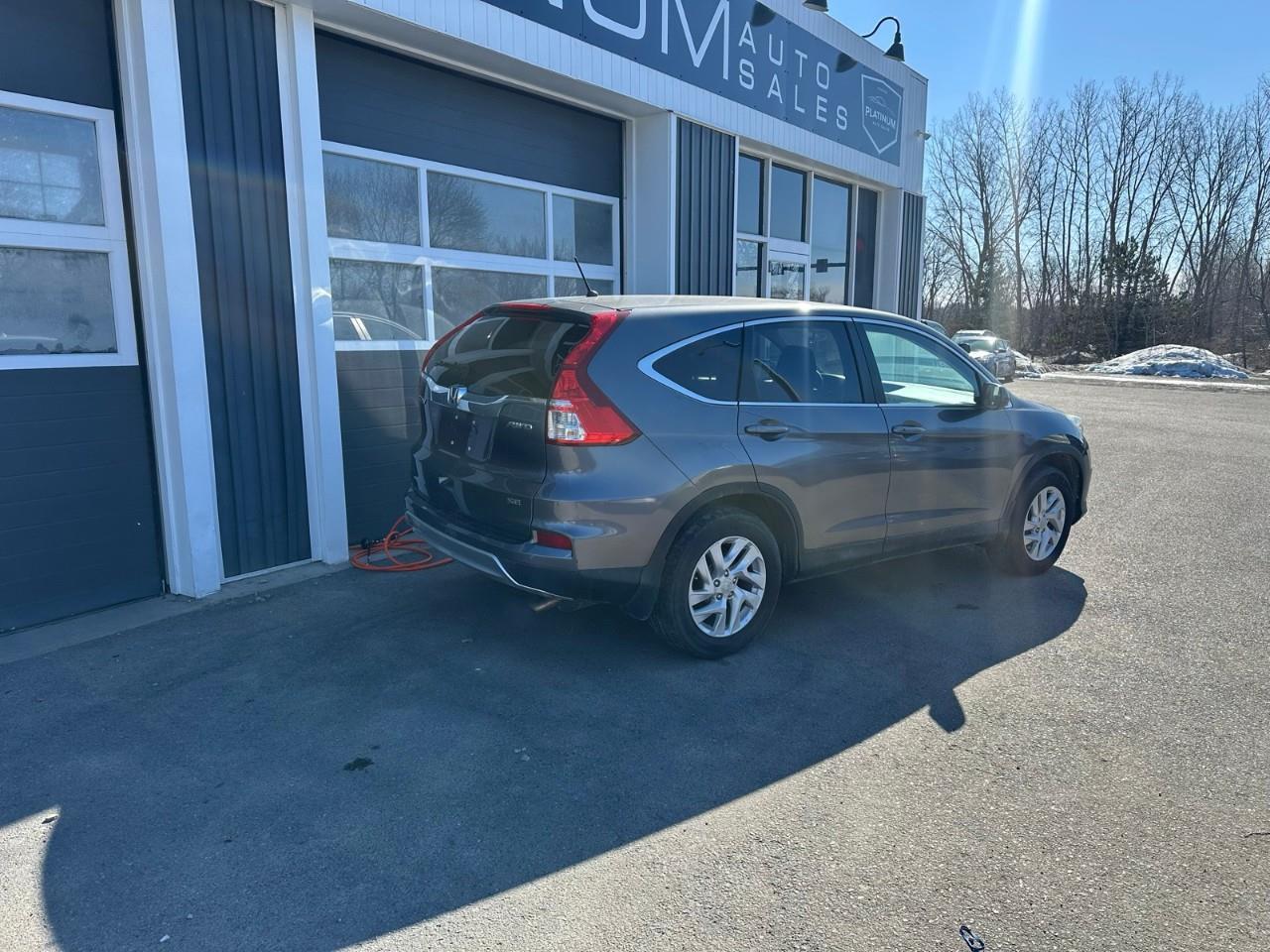 2016 Honda CR-V SE Photo2