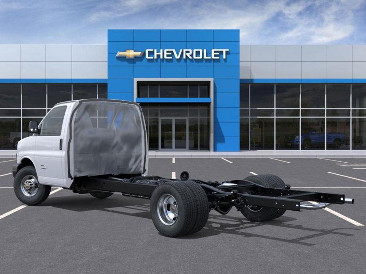 2026 Chevrolet Express Cutaway 4500 4500 Van Photo2
