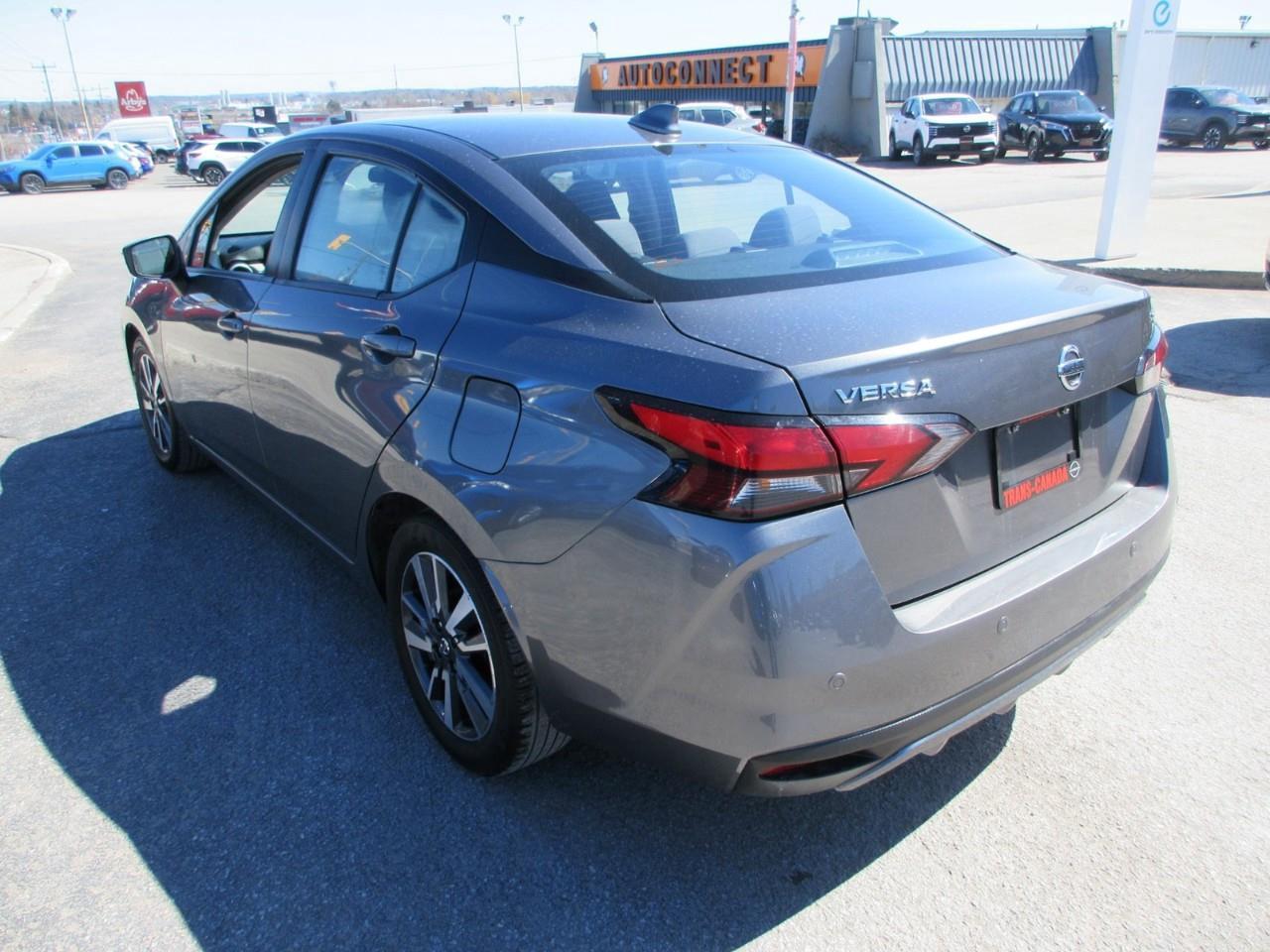 2021 Nissan Versa SV Photo2