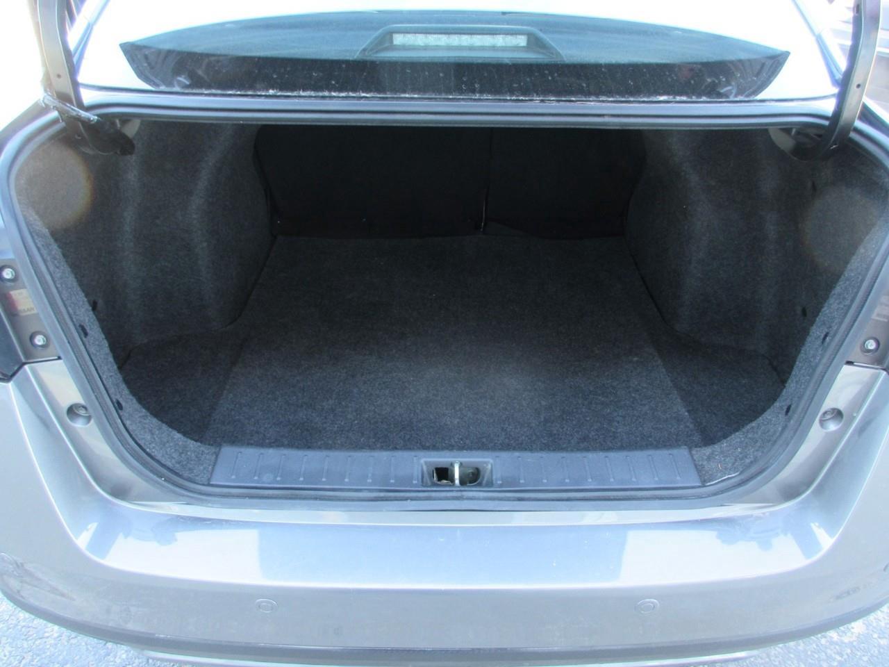 2021 Nissan Versa SV Photo3