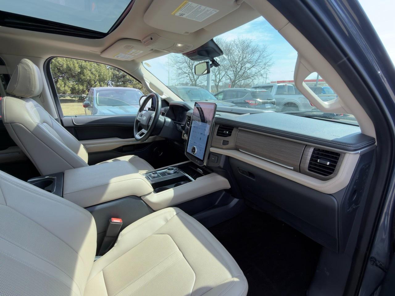 2022 Ford Expedition Limited 302A|HEAVY DUTY TOW PKG|NAV|MOONROOF|COOLED STS Photo