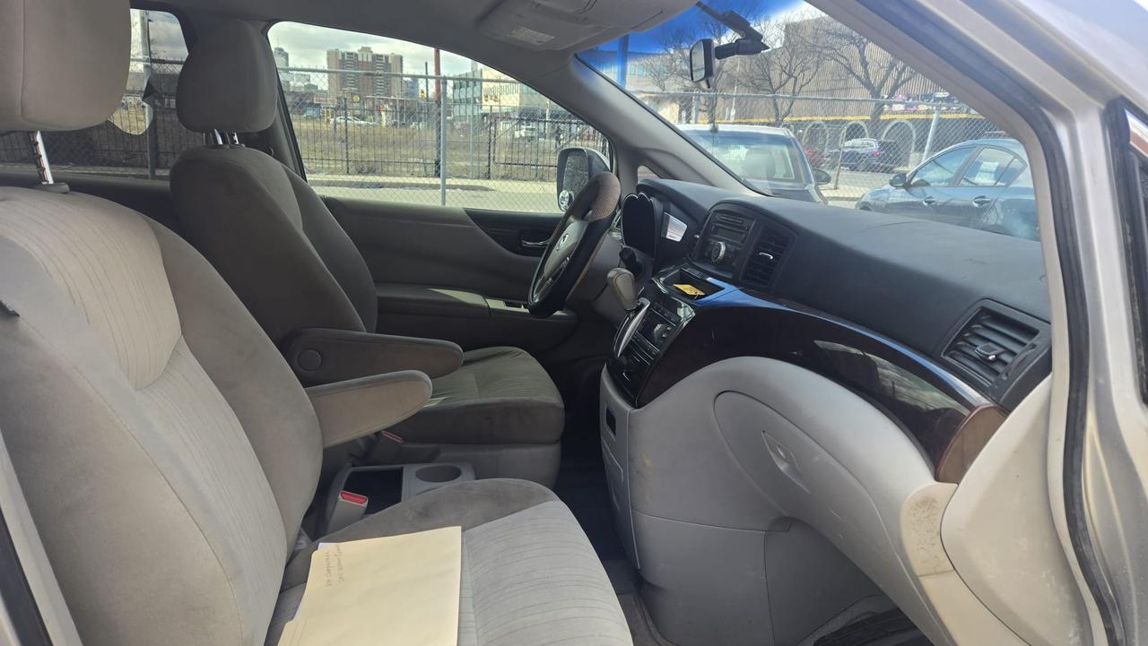 2011 Nissan Quest S Photo4
