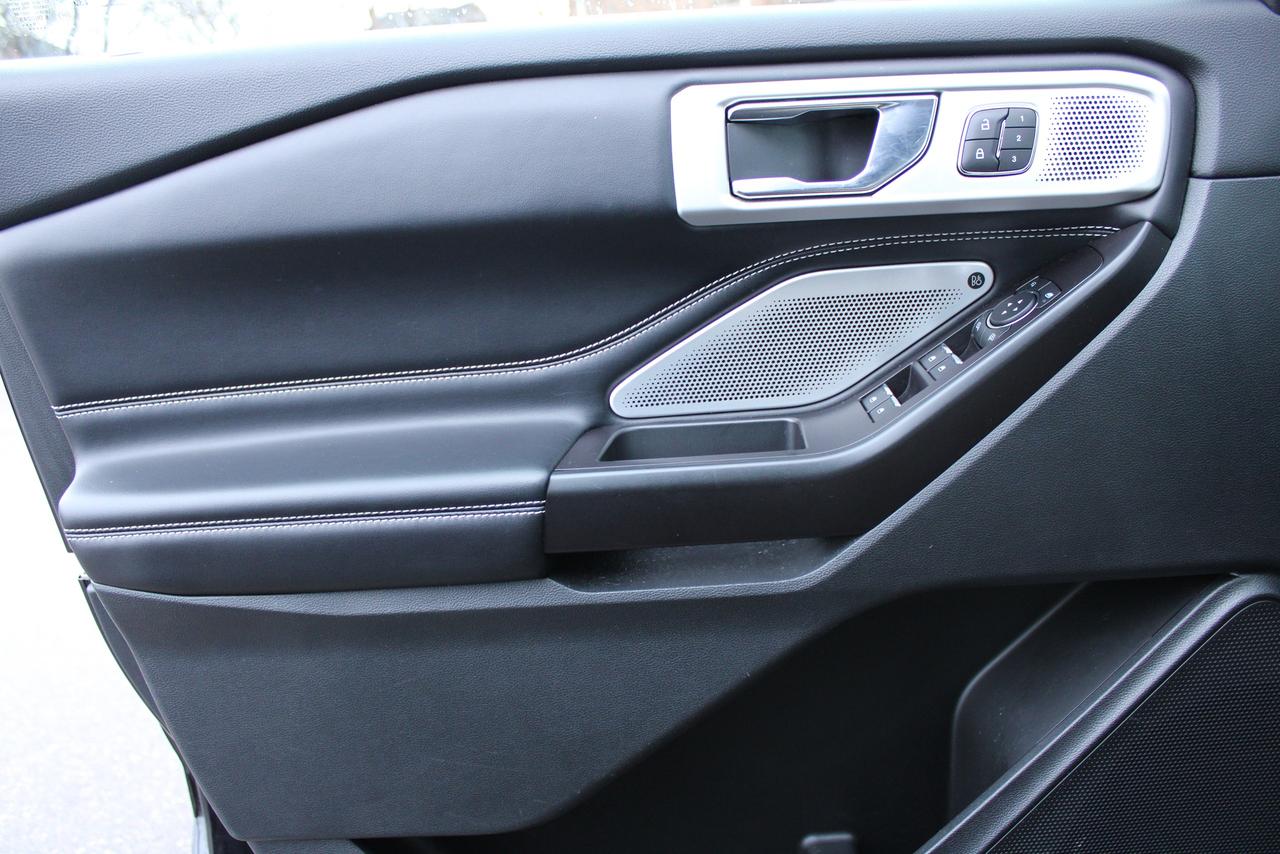 2020 Ford Explorer ST 4WD Photo