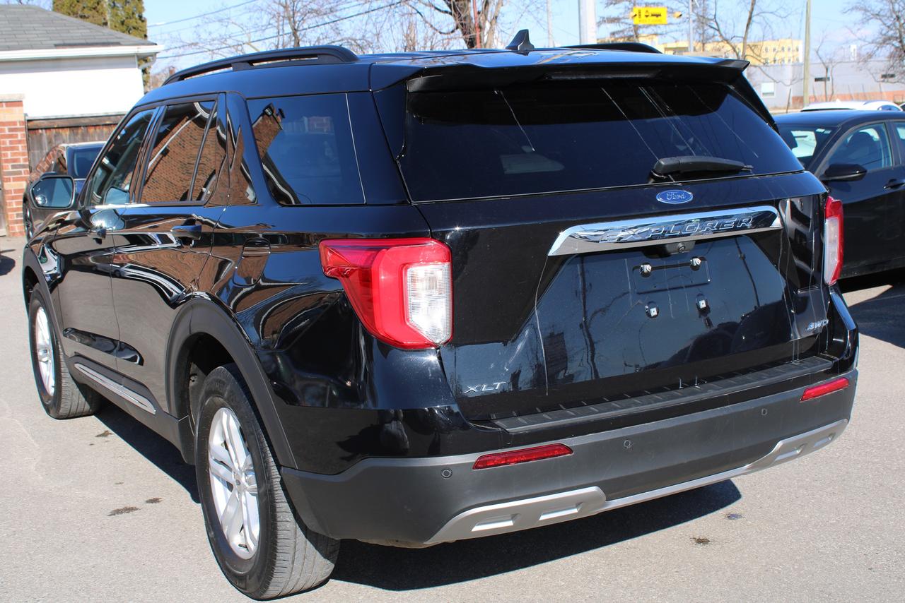 2023 Ford Explorer XLT 4WD Photo3