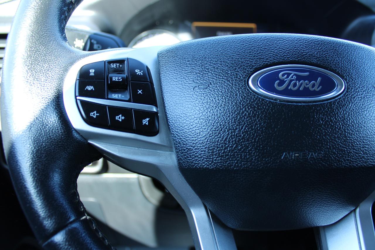 2023 Ford Explorer XLT 4WD Photo
