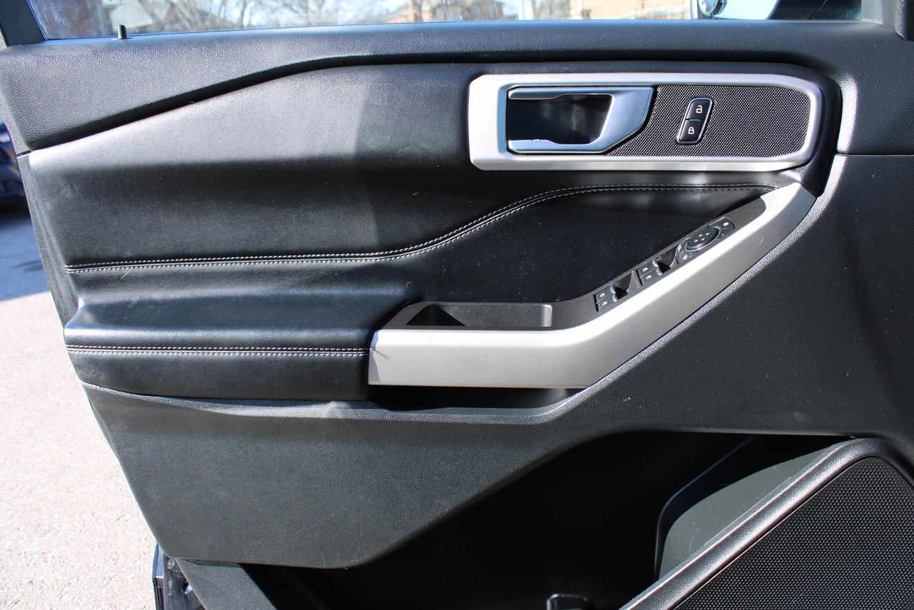 2023 Ford Explorer XLT 4WD Photo