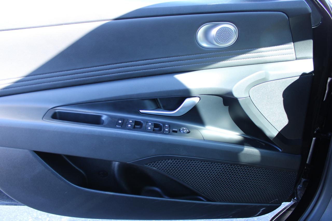 2025 Hyundai Elantra Preferred IVT w/Tech Pkg Photo