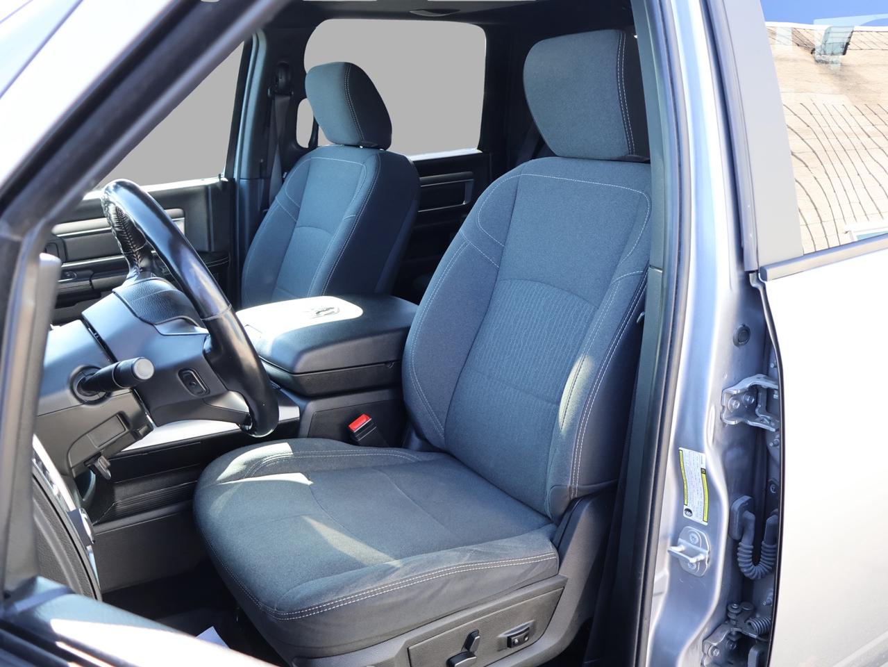 2021 RAM 1500 Classic WARLOCK HEMI 4WD CERTIFIED *1 OWNER*ACCIDENT FREE*DODGE MAINTAIN*  CAMERA BLUETOOTH HEATED SEATS/STEERING CRUISE ALLOYS Photo