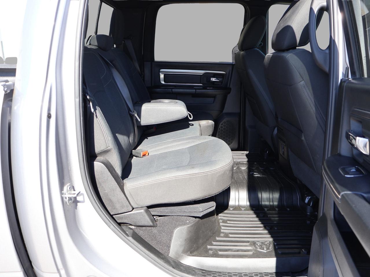 2021 RAM 1500 Classic WARLOCK HEMI 4WD CERTIFIED *1 OWNER*ACCIDENT FREE*DODGE MAINTAIN*  CAMERA BLUETOOTH HEATED SEATS/STEERING CRUISE ALLOYS Photo