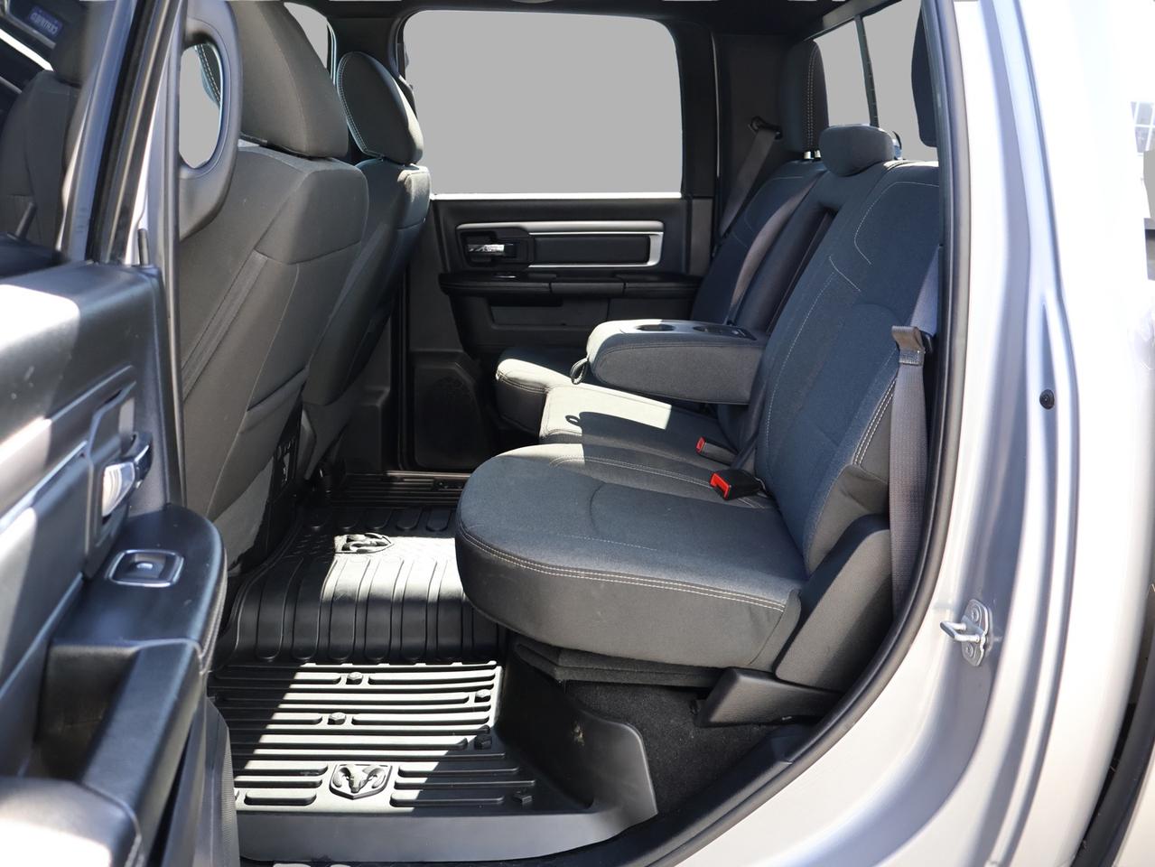 2021 RAM 1500 Classic WARLOCK HEMI 4WD CERTIFIED *1 OWNER*ACCIDENT FREE*DODGE MAINTAIN*  CAMERA BLUETOOTH HEATED SEATS/STEERING CRUISE ALLOYS Photo