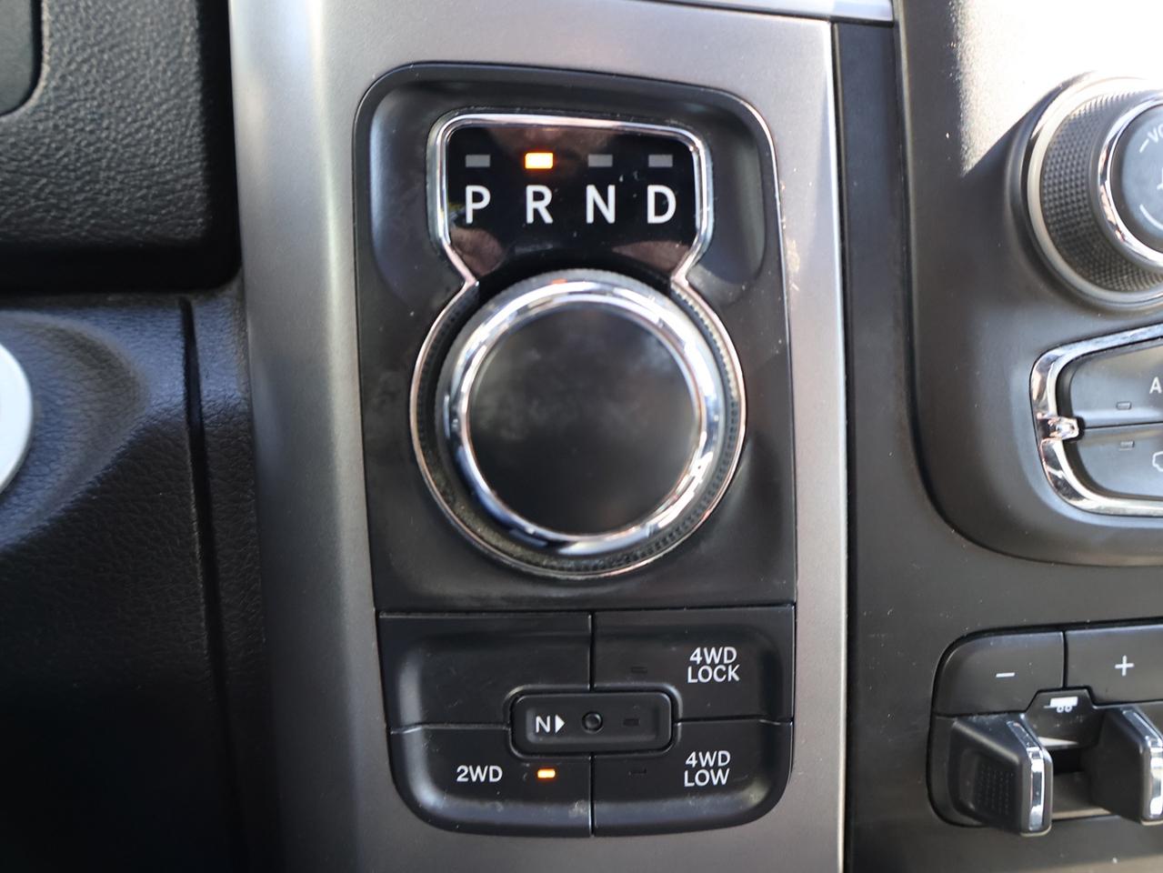 2021 RAM 1500 Classic WARLOCK HEMI 4WD CERTIFIED *1 OWNER*ACCIDENT FREE*DODGE MAINTAIN*  CAMERA BLUETOOTH HEATED SEATS/STEERING CRUISE ALLOYS Photo