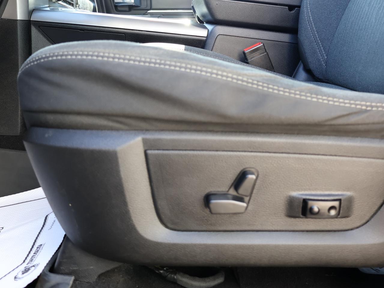 2021 RAM 1500 Classic WARLOCK HEMI 4WD CERTIFIED *1 OWNER*ACCIDENT FREE*DODGE MAINTAIN*  CAMERA BLUETOOTH HEATED SEATS/STEERING CRUISE ALLOYS Photo