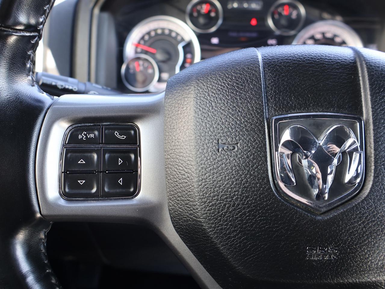 2021 RAM 1500 Classic WARLOCK HEMI 4WD CERTIFIED *1 OWNER*ACCIDENT FREE*DODGE MAINTAIN*  CAMERA BLUETOOTH HEATED SEATS/STEERING CRUISE ALLOYS Photo